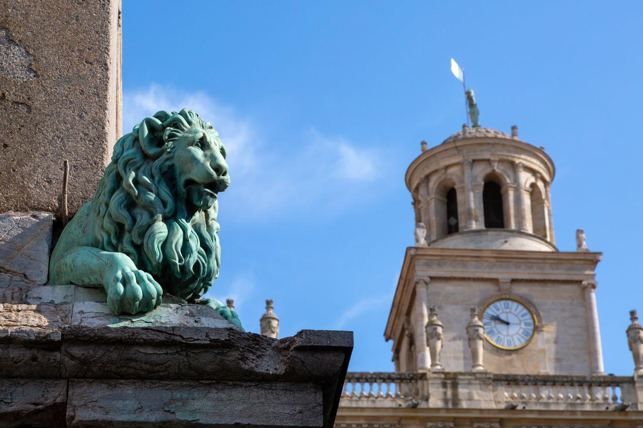 Hotel Le Relais De Poste Arles Centre Historique 외부 사진